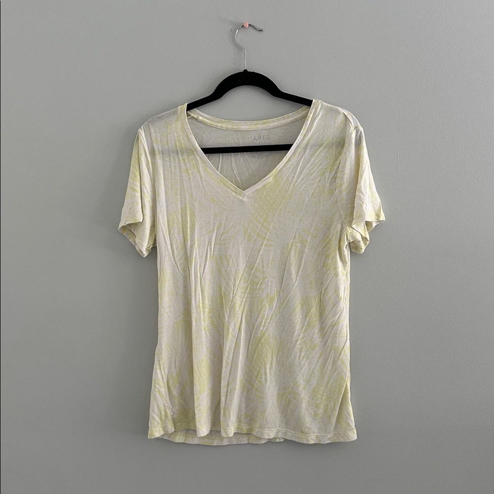 Apt. 9 Yellow and White Starburst Essentials Tee Size Large